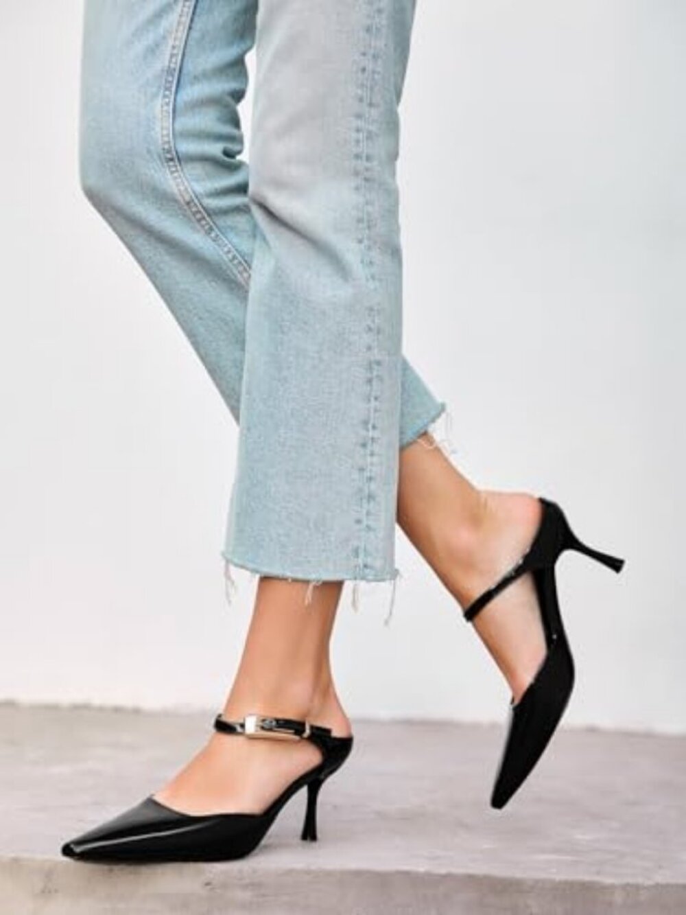 Coutgo Womens High Heels Mules Closed Pointed Toe Kitten Heel Pumps Ankle Buckle